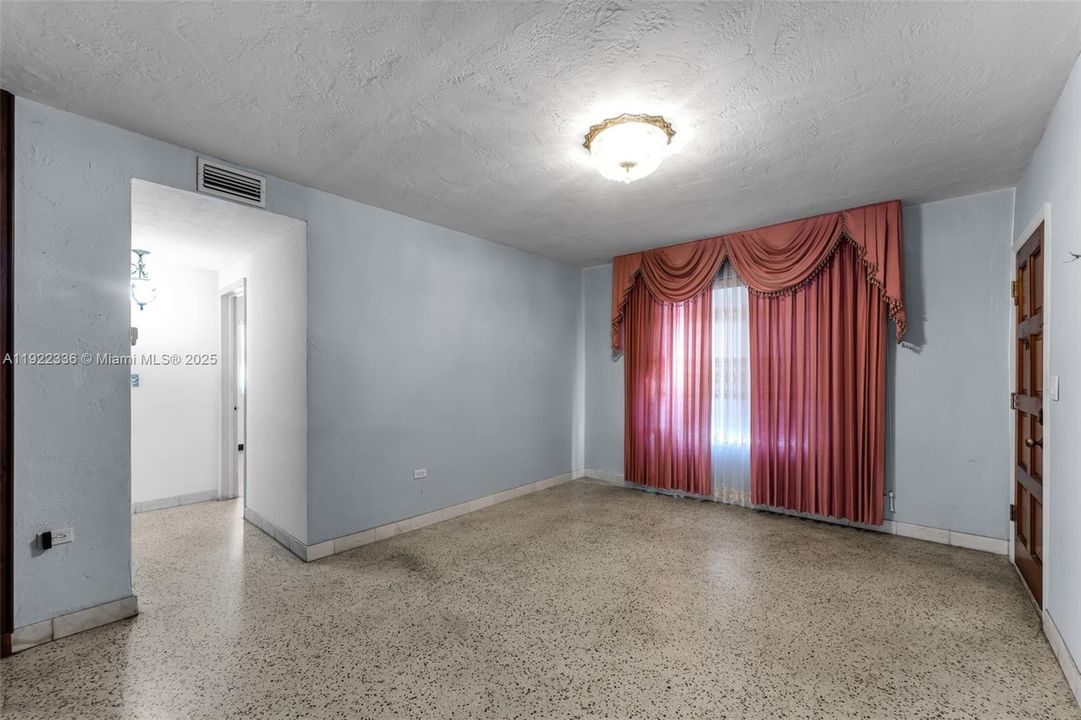 For Sale: $600,000 (3 beds, 2 baths, 1377 Square Feet)