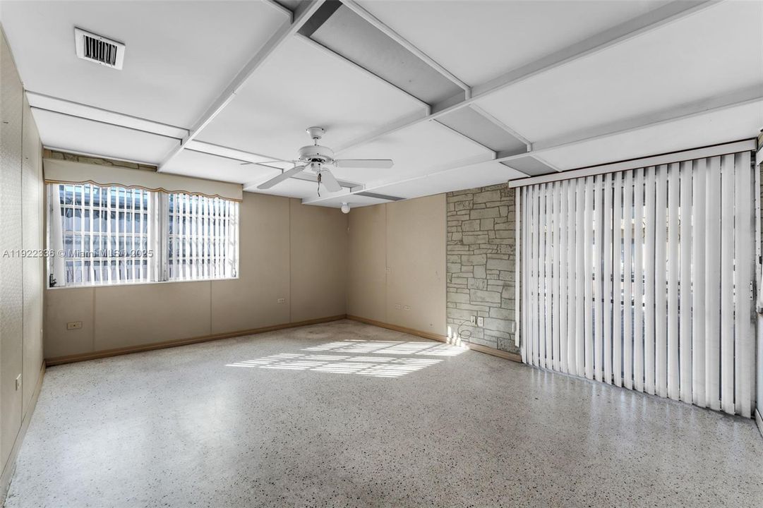 For Sale: $600,000 (3 beds, 2 baths, 1377 Square Feet)