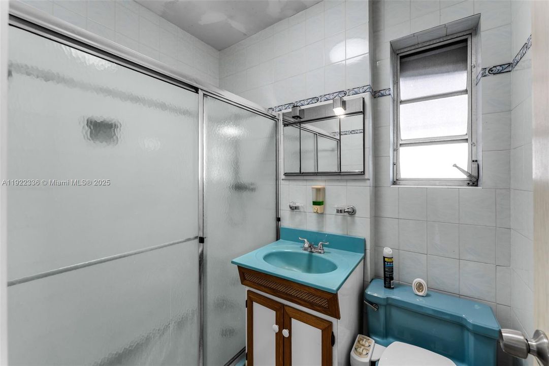 For Sale: $600,000 (3 beds, 2 baths, 1377 Square Feet)