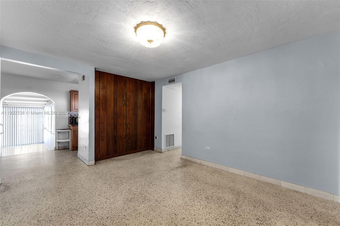 For Sale: $600,000 (3 beds, 2 baths, 1377 Square Feet)