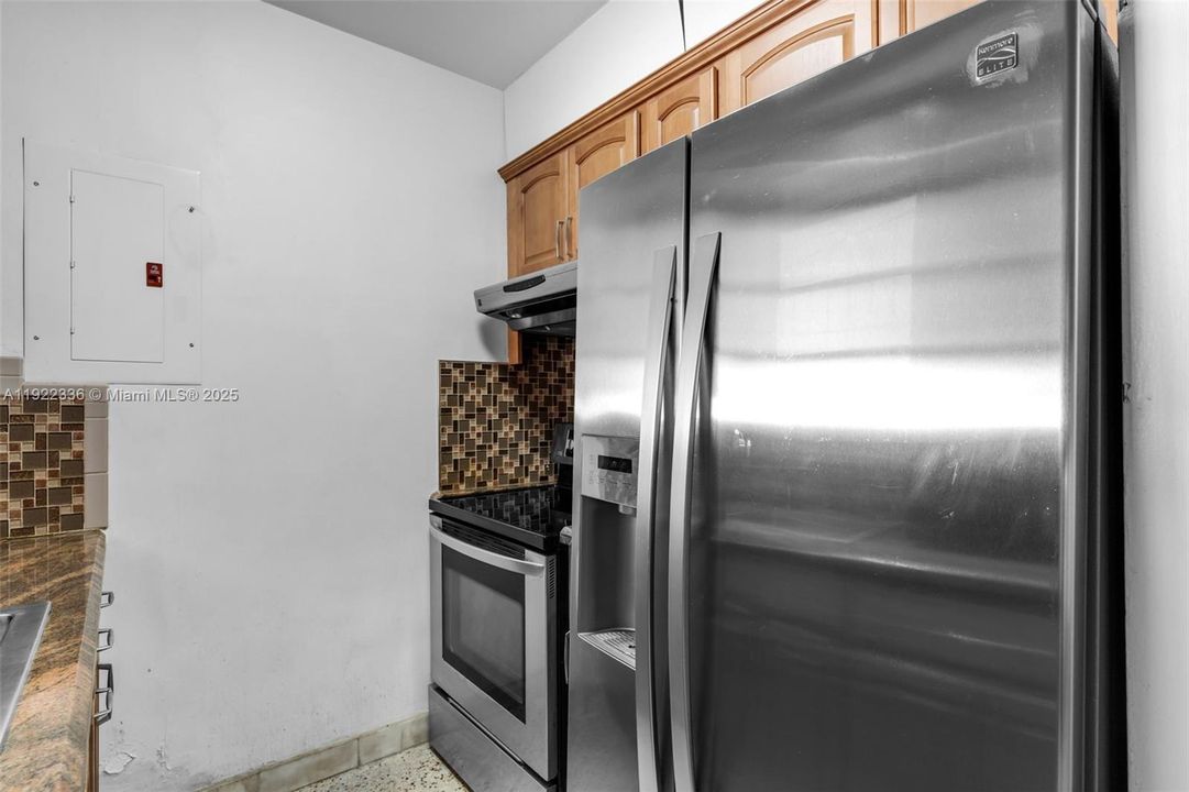 For Sale: $600,000 (3 beds, 2 baths, 1377 Square Feet)