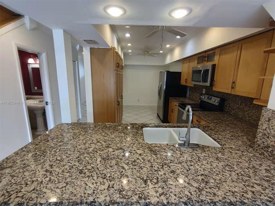 出租: $2,800 (3 贝兹, 2 浴室, 1474 平方英尺)