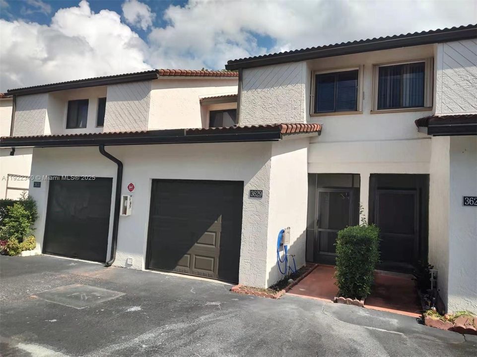 出租: $2,800 (3 贝兹, 2 浴室, 1474 平方英尺)