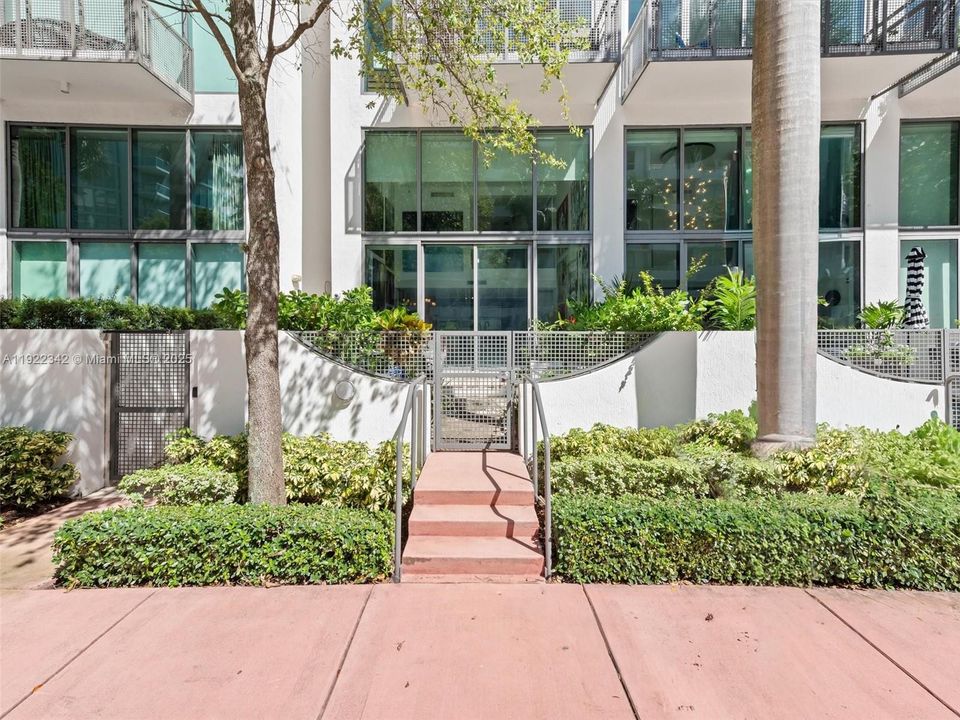 For Rent: $5,700 (2 beds, 2 baths, 1700 Square Feet)