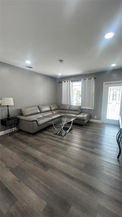 待售: $619,000 (3 贝兹, 2 浴室, 1026 平方英尺)