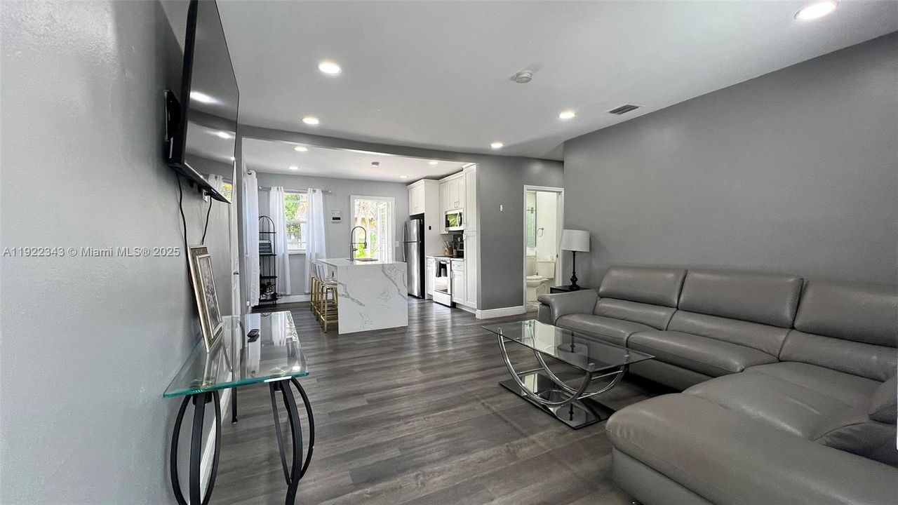 待售: $619,000 (3 贝兹, 2 浴室, 1026 平方英尺)