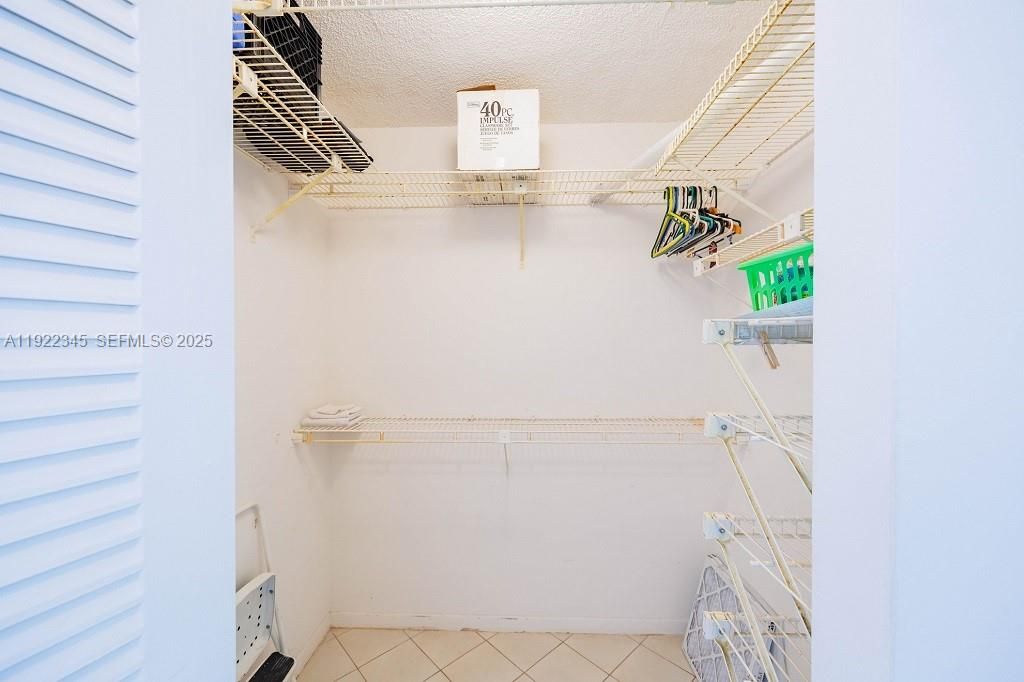 待售: $70,000 (1 贝兹, 1 浴室, 700 平方英尺)