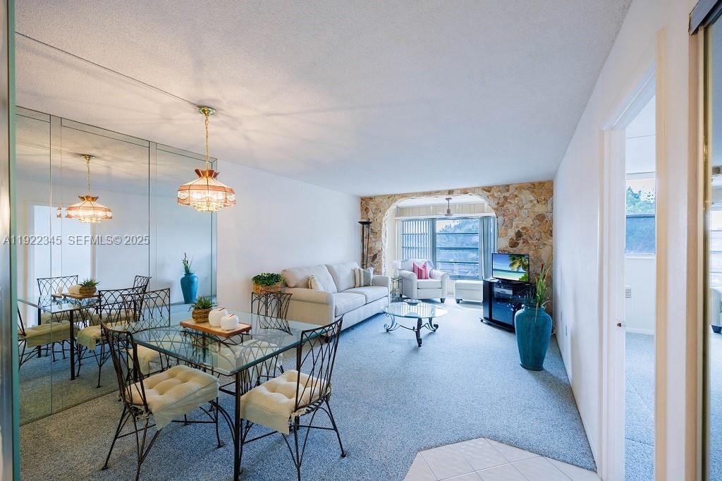 待售: $70,000 (1 贝兹, 1 浴室, 700 平方英尺)