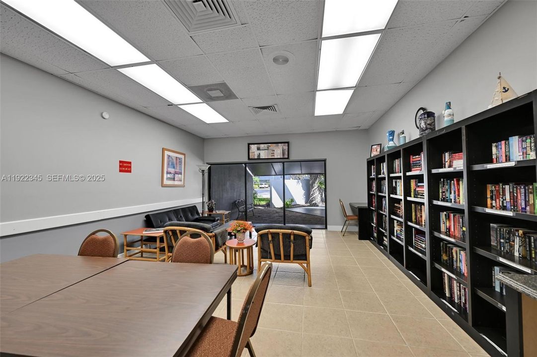 待售: $70,000 (1 贝兹, 1 浴室, 700 平方英尺)