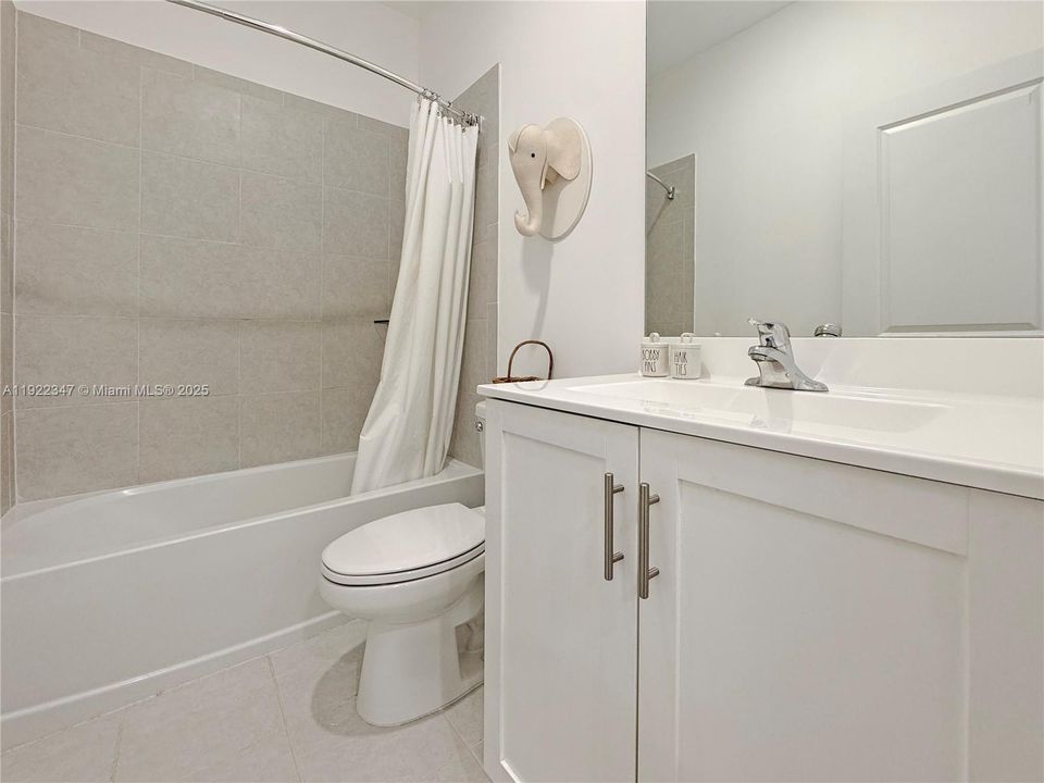 В аренду: $3,000 (3 спален, 2 ванн, 1520 Квадратных фут)