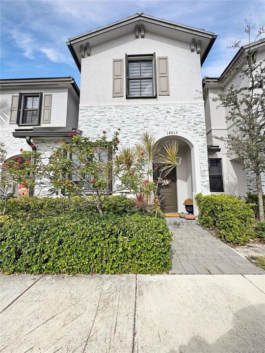 В аренду: $3,000 (3 спален, 2 ванн, 1520 Квадратных фут)