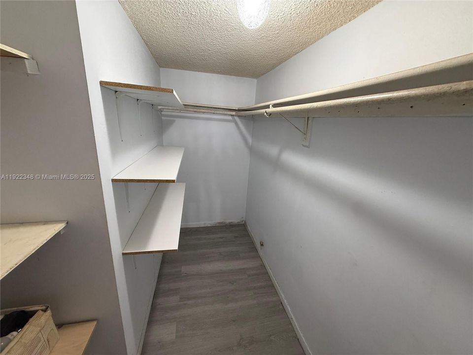 Activo con contrato: $2,100 (2 camas, 2 baños, 1095 Pies cuadrados)