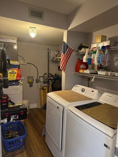 For Sale: $250,000 (2 beds, 2 baths, 1250 Square Feet)