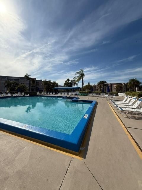 For Sale: $250,000 (2 beds, 2 baths, 1250 Square Feet)