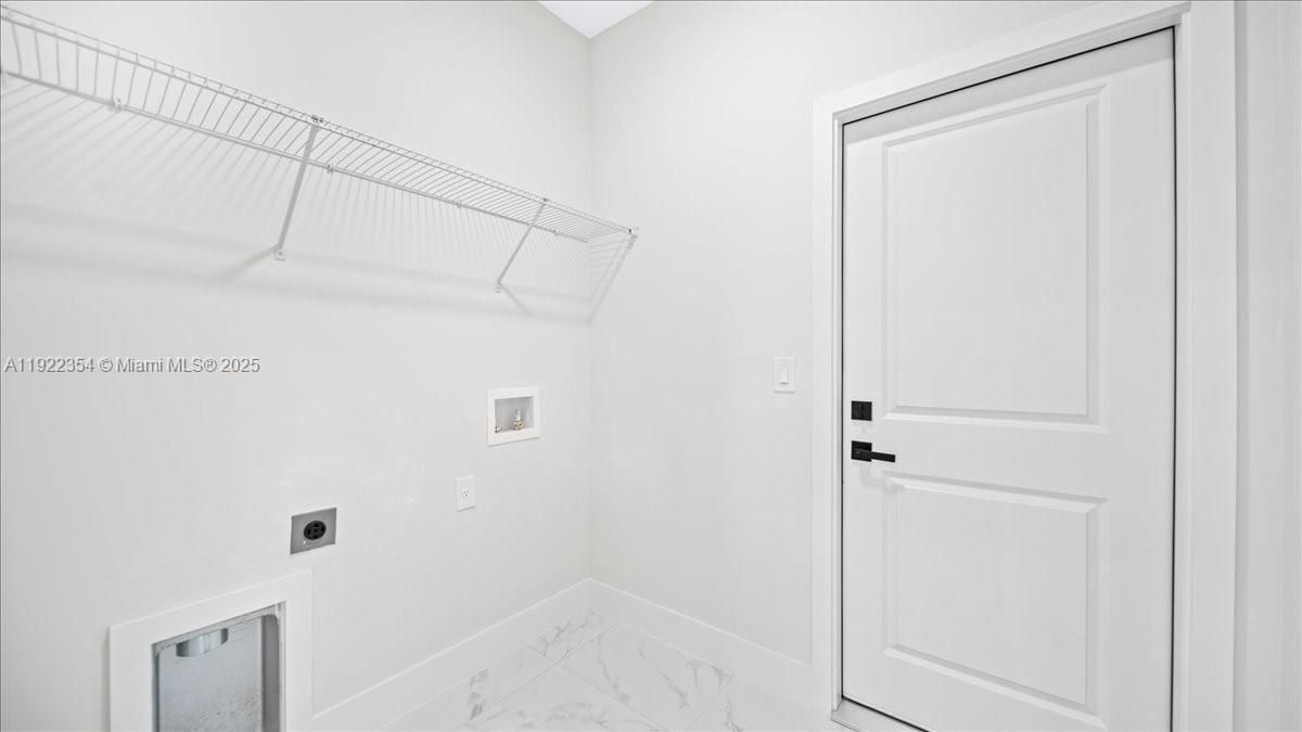 For Sale: $299,900 (3 beds, 2 baths, 1358 Square Feet)