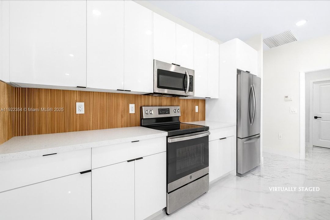 For Sale: $299,900 (3 beds, 2 baths, 1358 Square Feet)