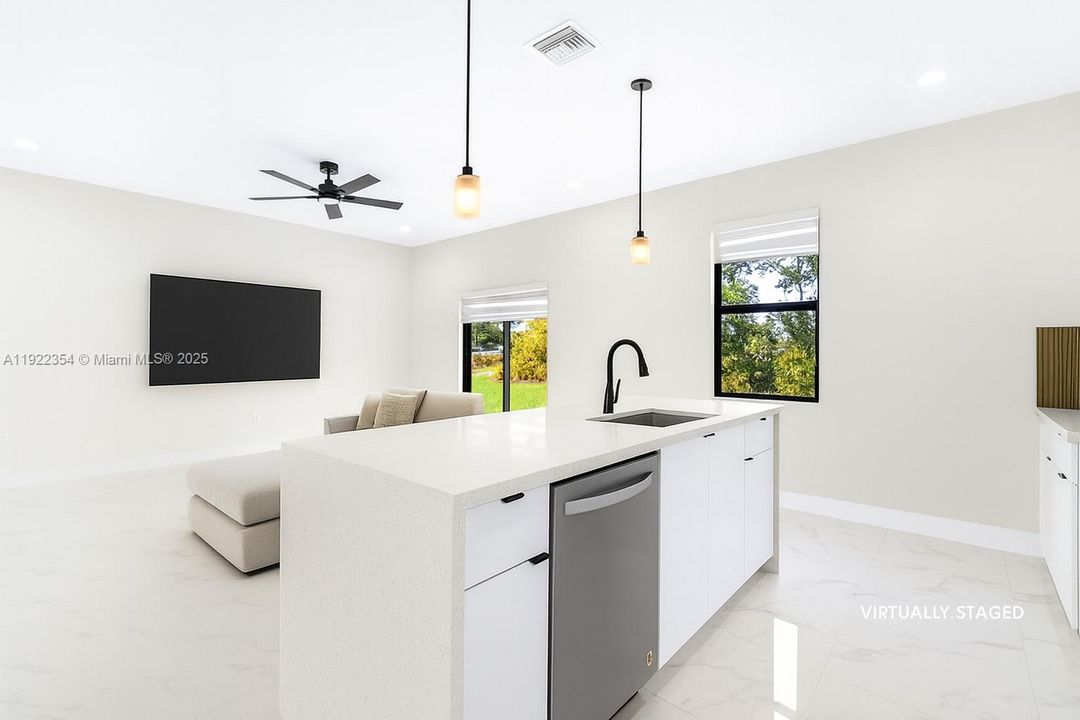 For Sale: $299,900 (3 beds, 2 baths, 1358 Square Feet)