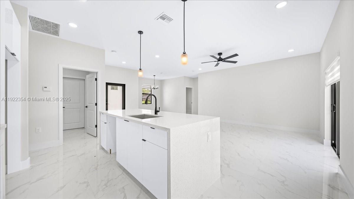 For Sale: $299,900 (3 beds, 2 baths, 1358 Square Feet)