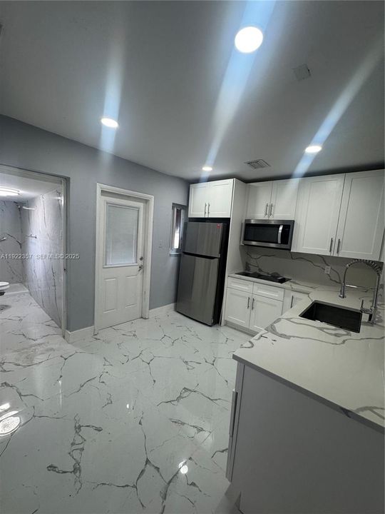 For Rent: $3,500 (3 beds, 2 baths, 1196 Square Feet)