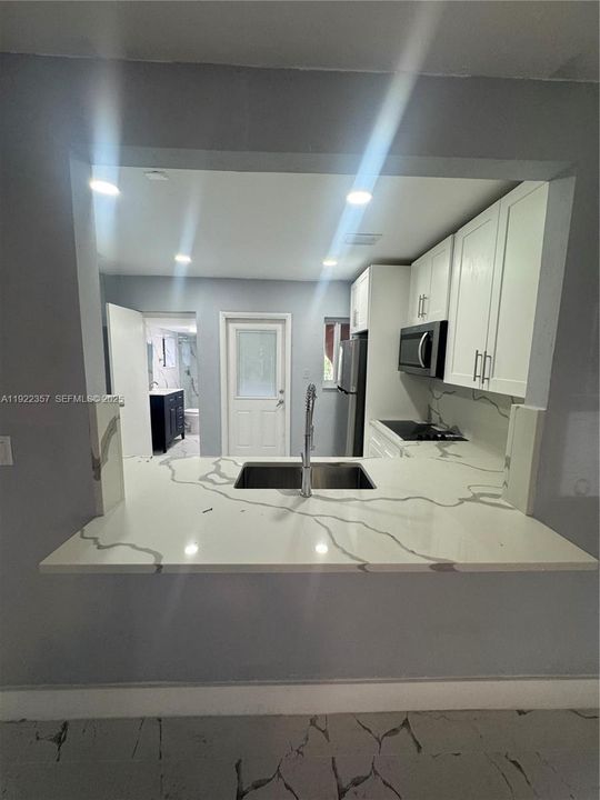 For Rent: $3,500 (3 beds, 2 baths, 1196 Square Feet)