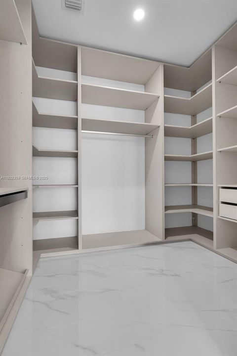 For Sale: $1,890,000 (3 beds, 3 baths, 1643 Square Feet)