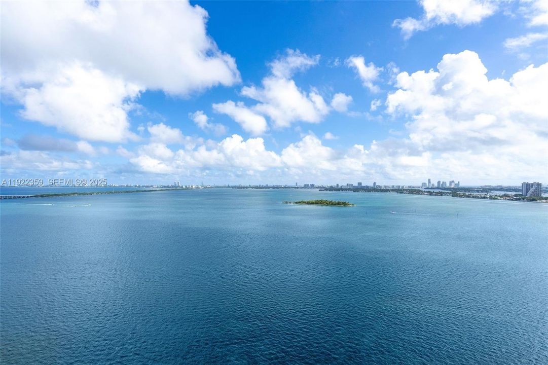 For Sale: $1,890,000 (3 beds, 3 baths, 1643 Square Feet)