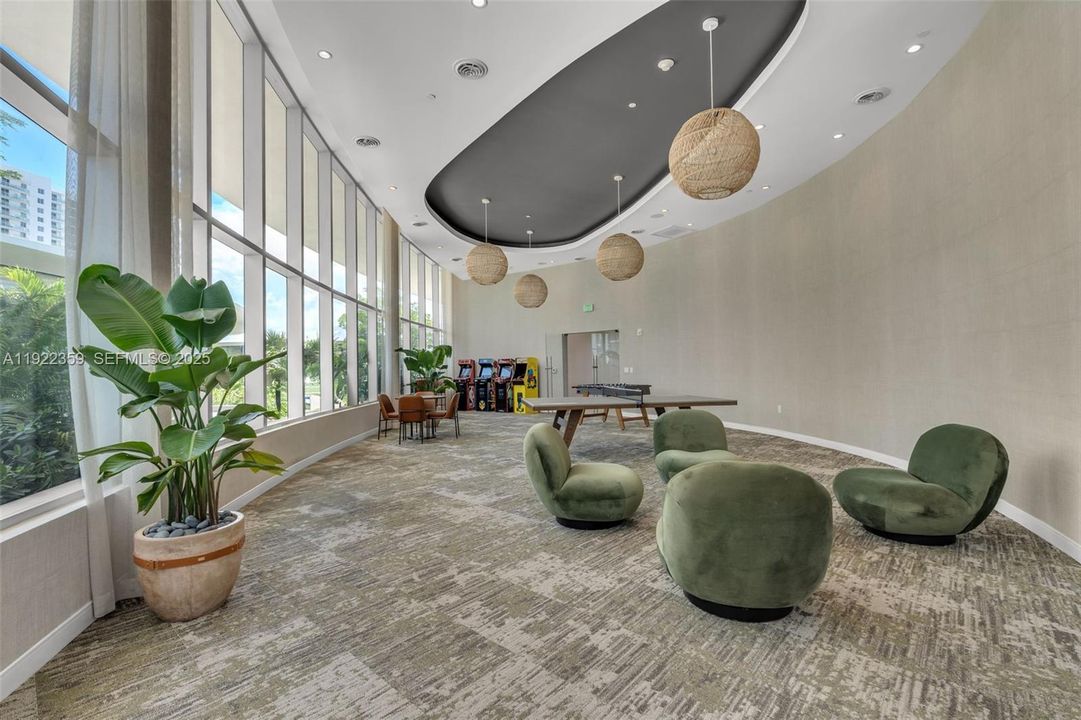 For Sale: $1,890,000 (3 beds, 3 baths, 1643 Square Feet)