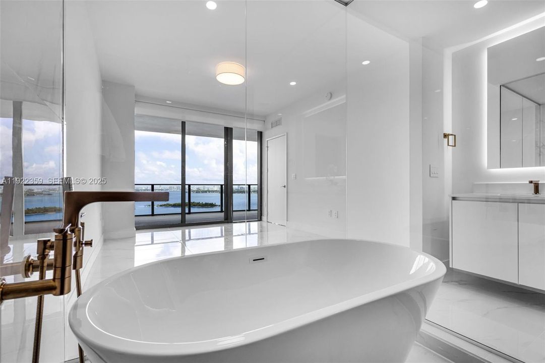 For Sale: $1,890,000 (3 beds, 3 baths, 1643 Square Feet)