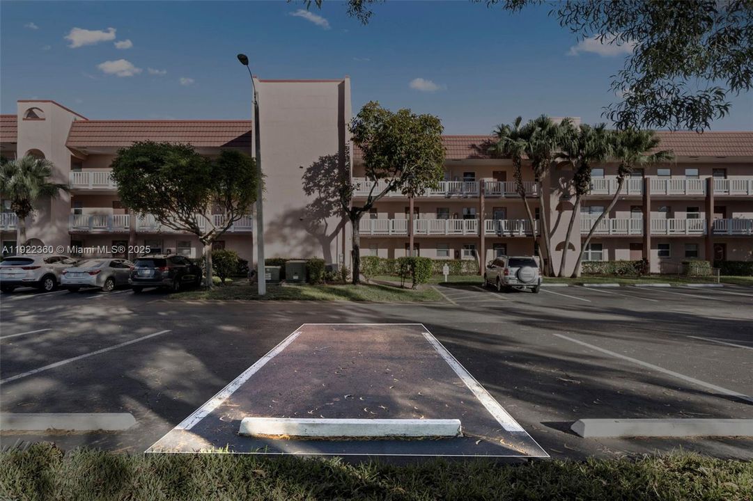 待售: $115,000 (1 贝兹, 1 浴室, 640 平方英尺)