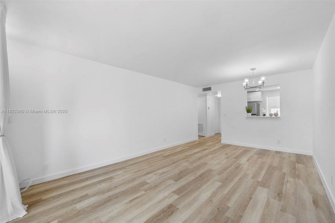 待售: $115,000 (1 贝兹, 1 浴室, 640 平方英尺)