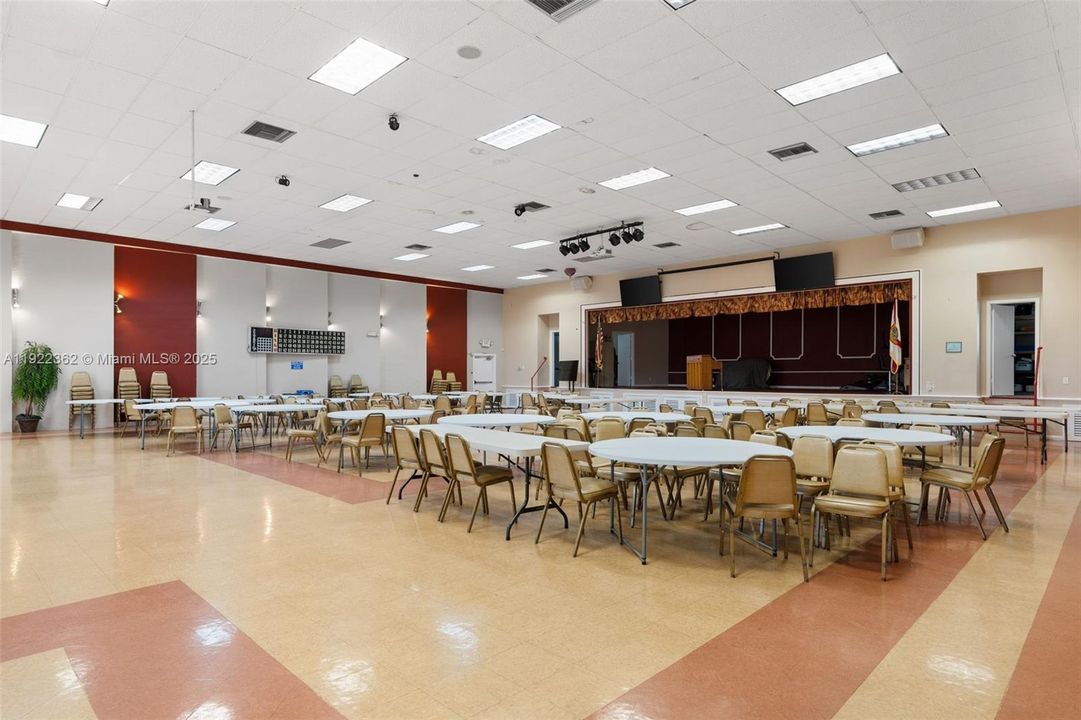 For Sale: $115,000 (2 beds, 1 baths, 894 Square Feet)