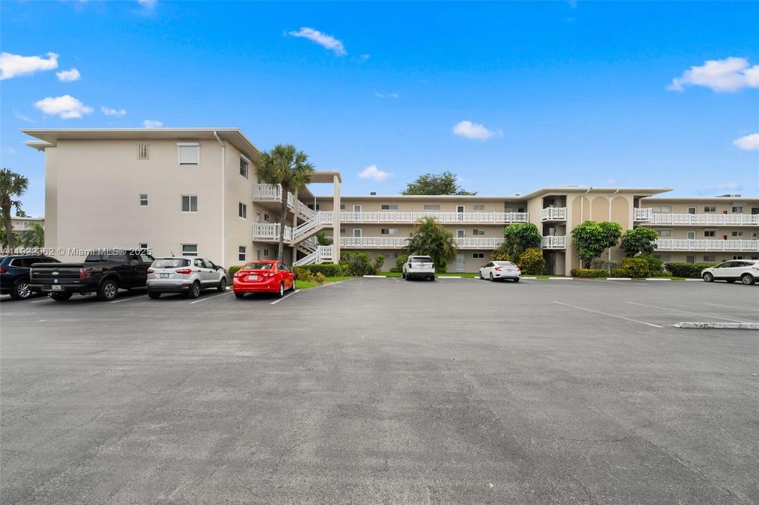 For Sale: $115,000 (2 beds, 1 baths, 894 Square Feet)