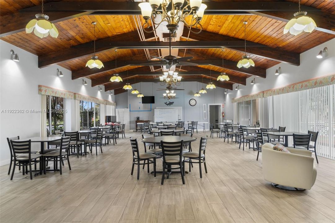 For Sale: $115,000 (2 beds, 1 baths, 894 Square Feet)