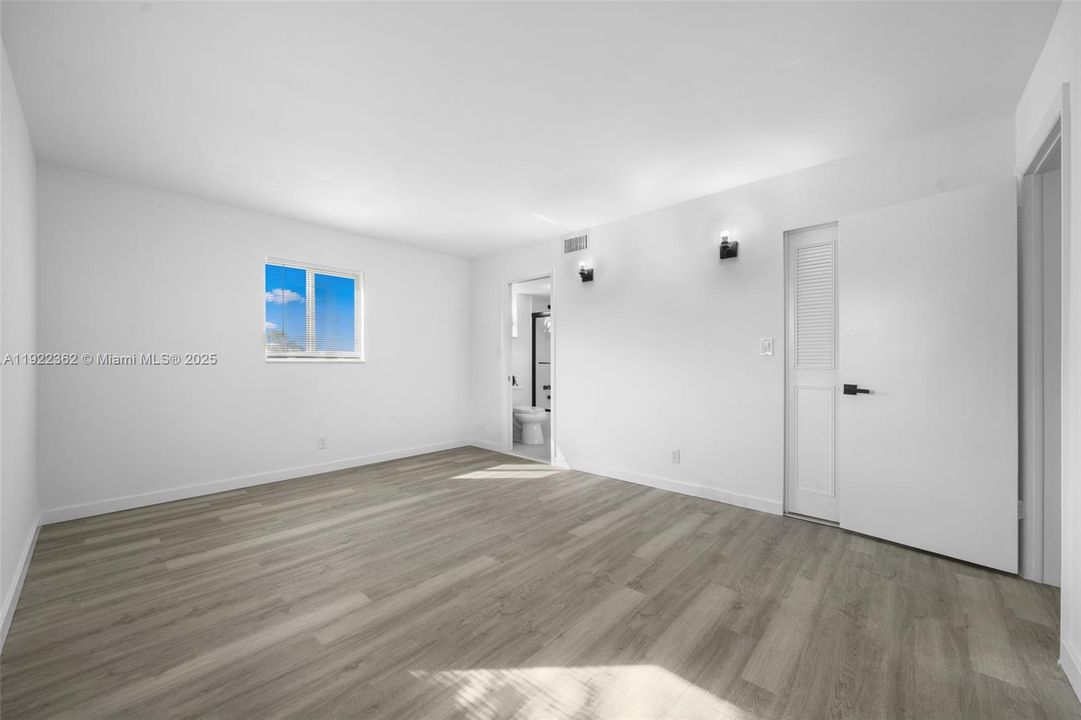 For Sale: $115,000 (2 beds, 1 baths, 894 Square Feet)