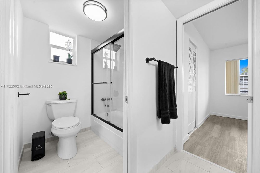 For Sale: $115,000 (2 beds, 1 baths, 894 Square Feet)