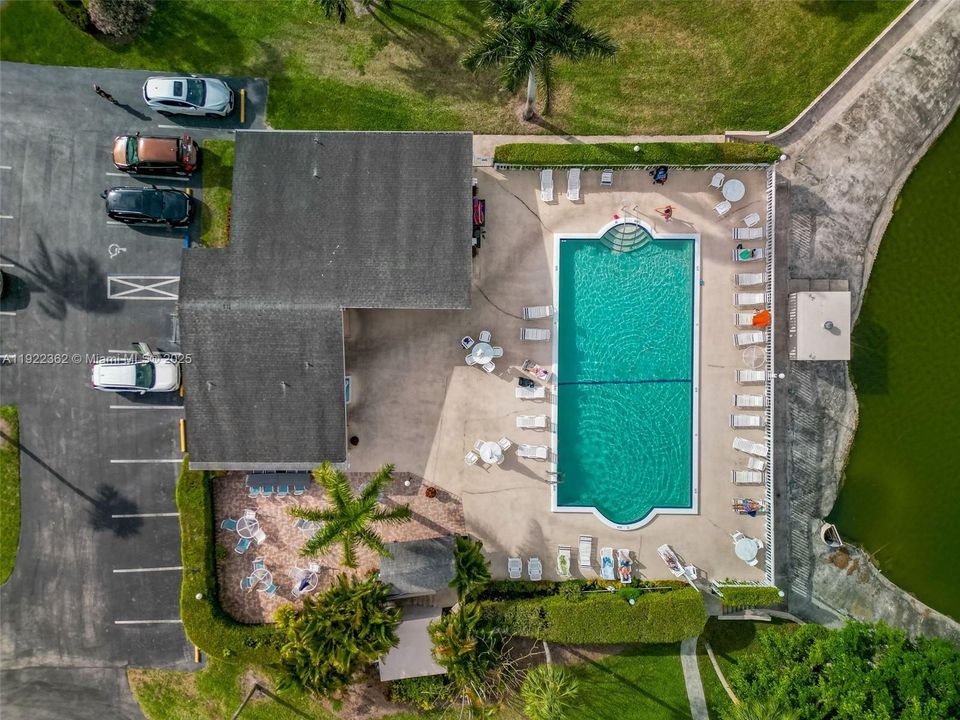 For Sale: $115,000 (2 beds, 1 baths, 894 Square Feet)