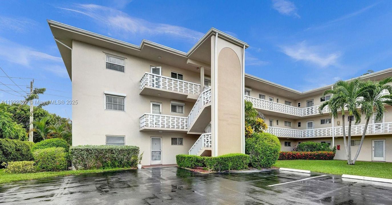 For Sale: $115,000 (2 beds, 1 baths, 894 Square Feet)