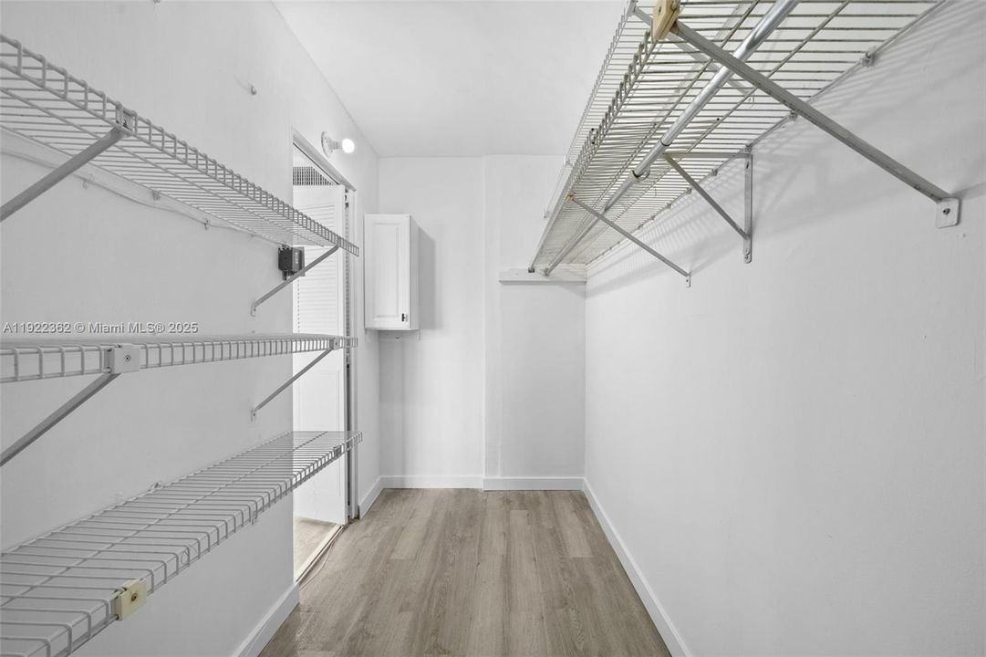 For Sale: $115,000 (2 beds, 1 baths, 894 Square Feet)