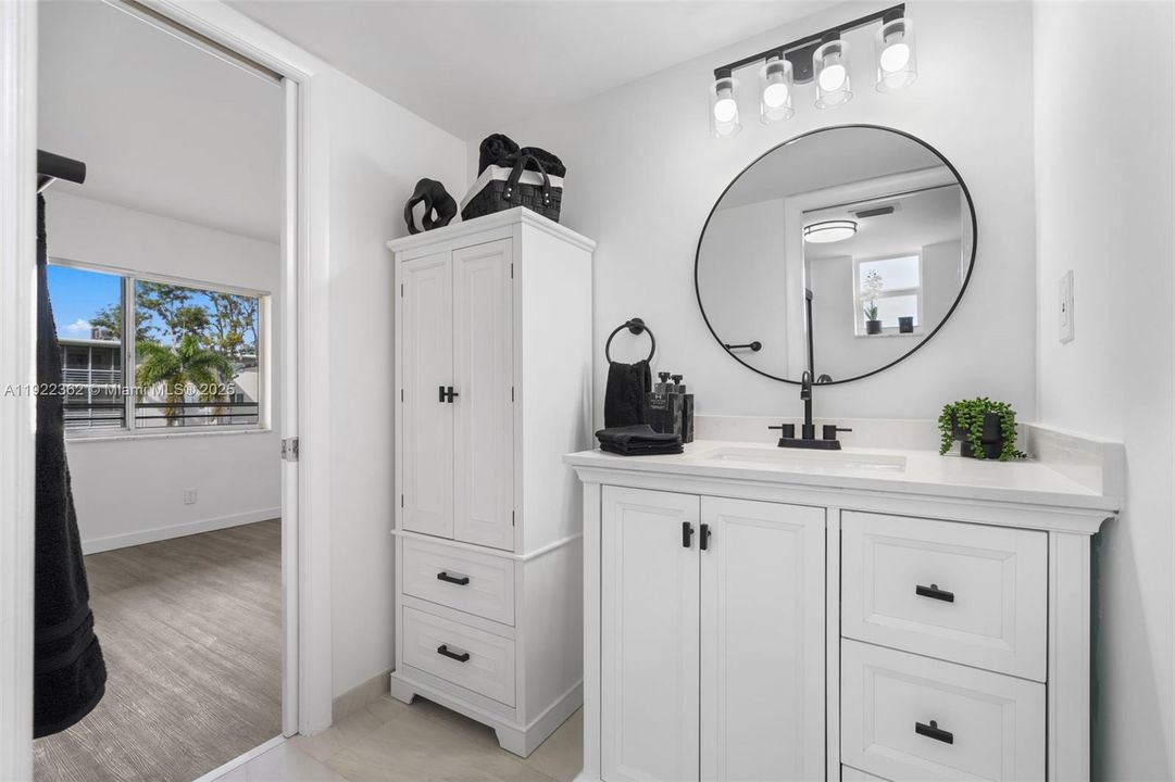 For Sale: $115,000 (2 beds, 1 baths, 894 Square Feet)