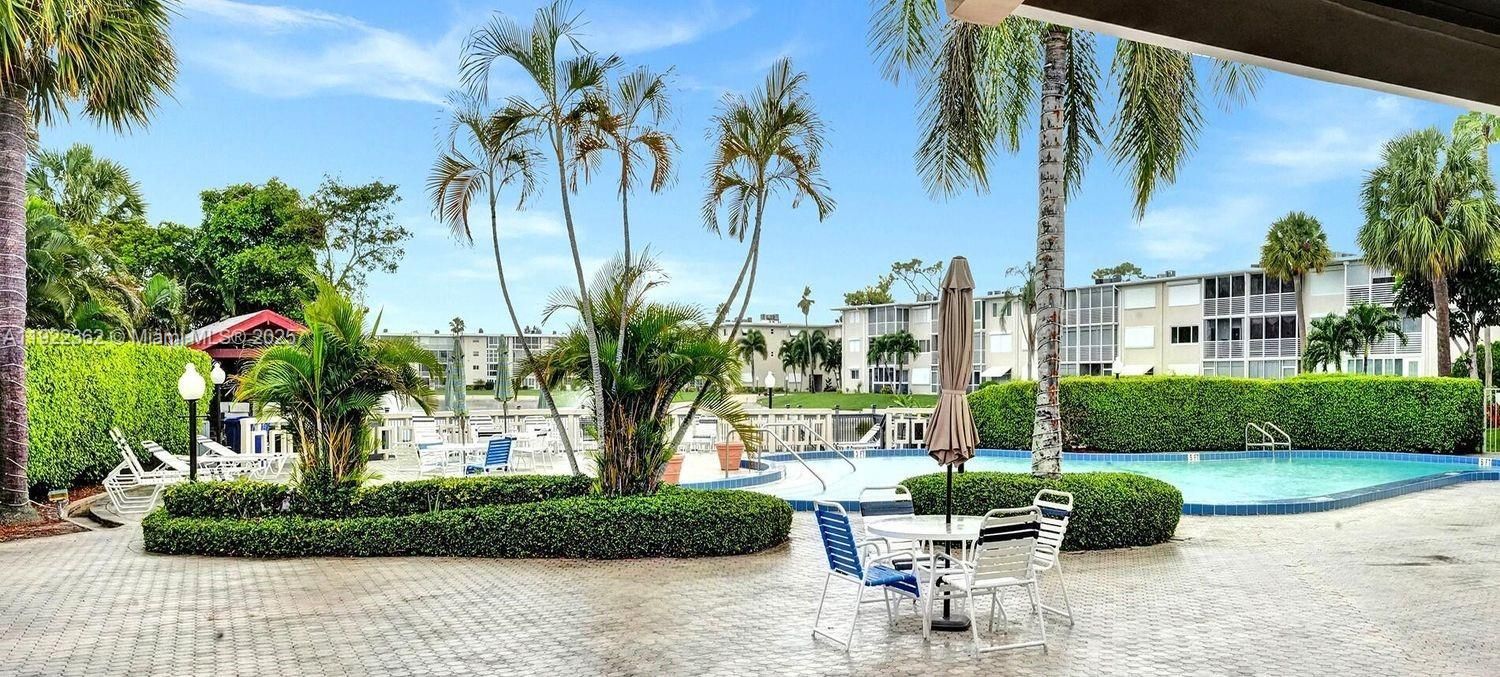 For Sale: $115,000 (2 beds, 1 baths, 894 Square Feet)