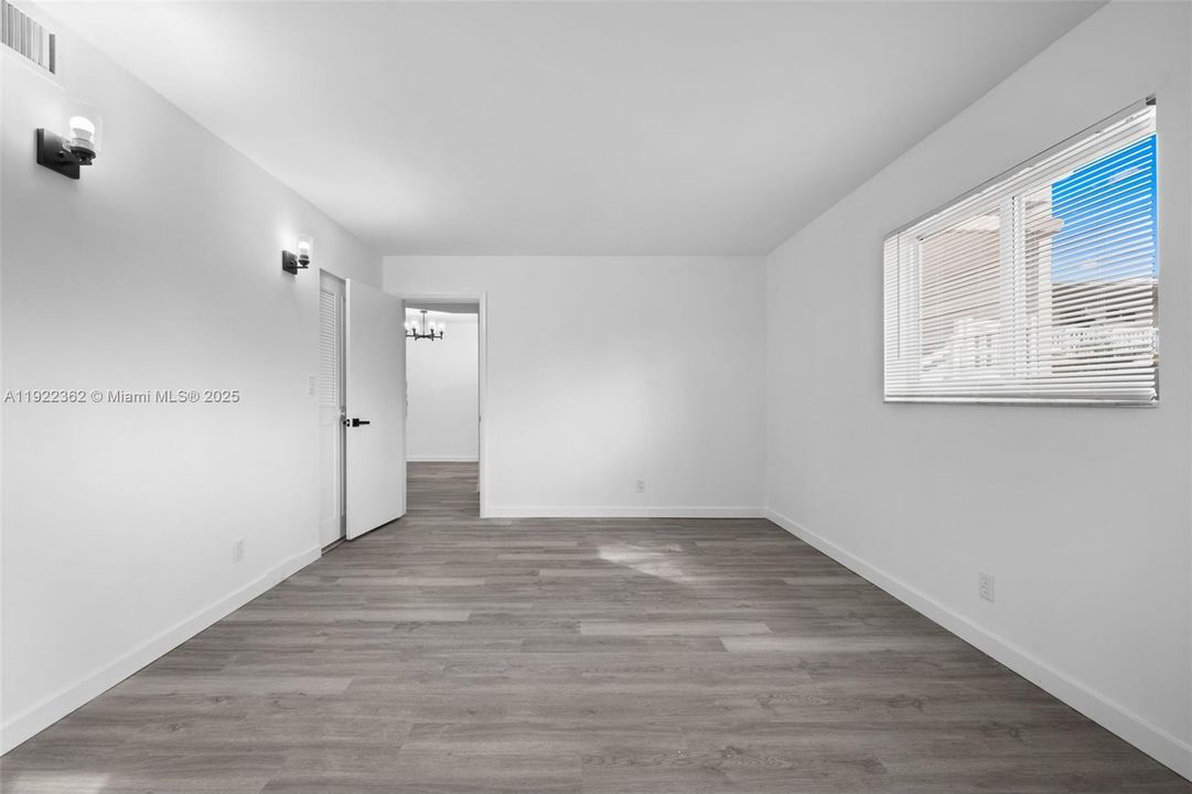 For Sale: $115,000 (2 beds, 1 baths, 894 Square Feet)