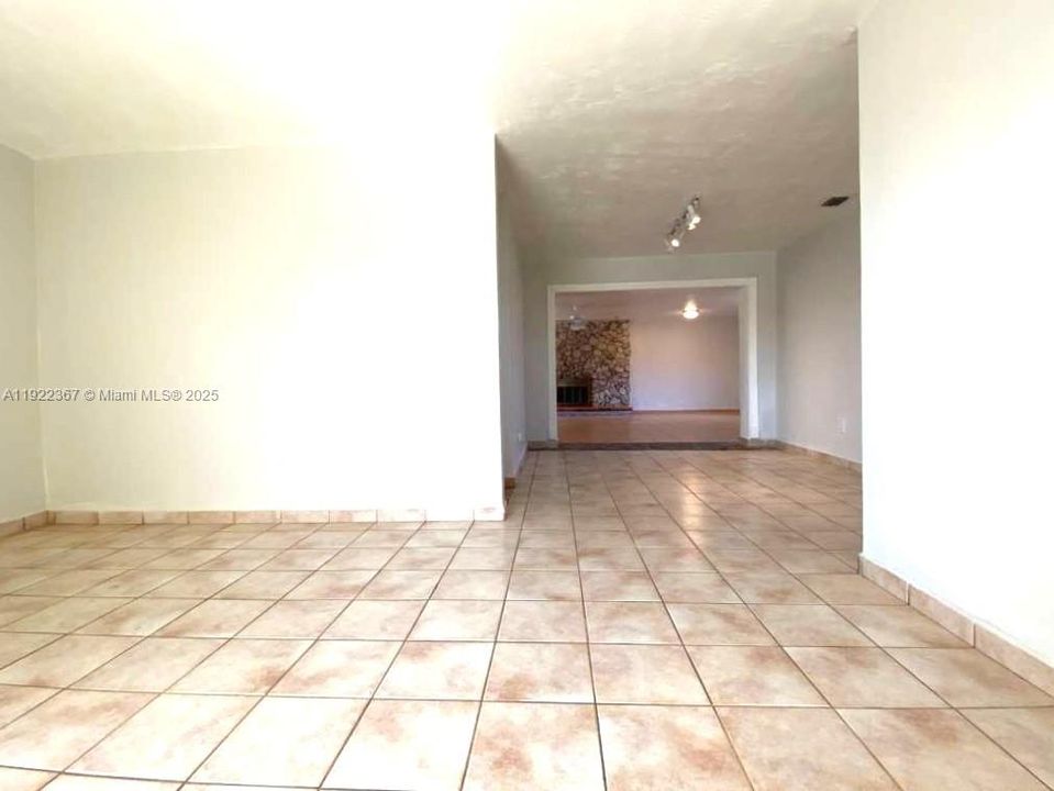 For Rent: $4,000 (3 beds, 2 baths, 1933 Square Feet)