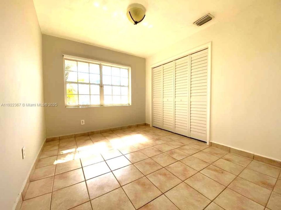 For Rent: $4,000 (3 beds, 2 baths, 1933 Square Feet)