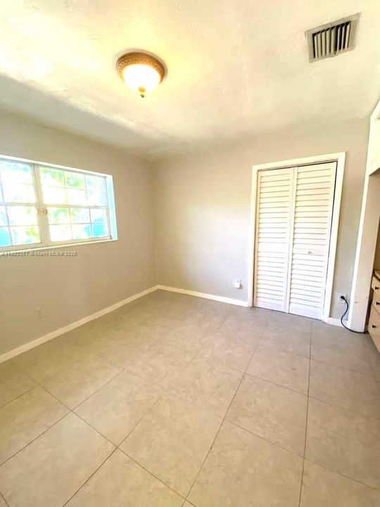 For Rent: $4,000 (3 beds, 2 baths, 1933 Square Feet)