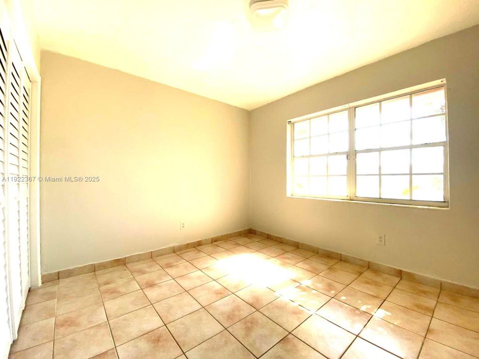 For Rent: $4,000 (3 beds, 2 baths, 1933 Square Feet)