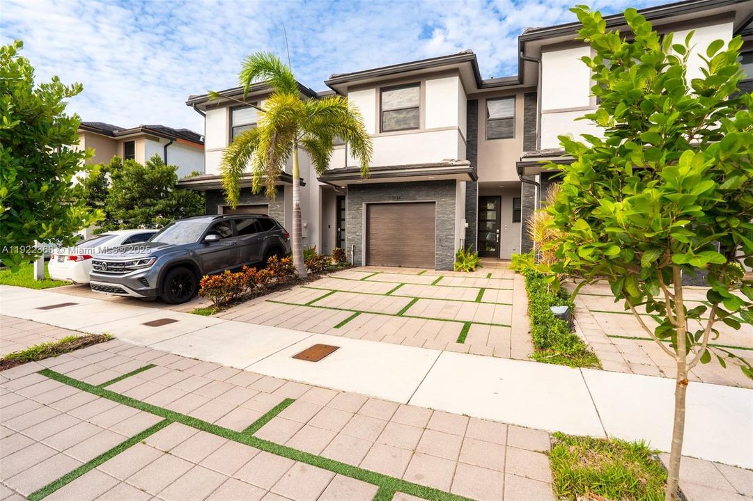 For Sale: $599,999 (3 beds, 2 baths, 1476 Square Feet)