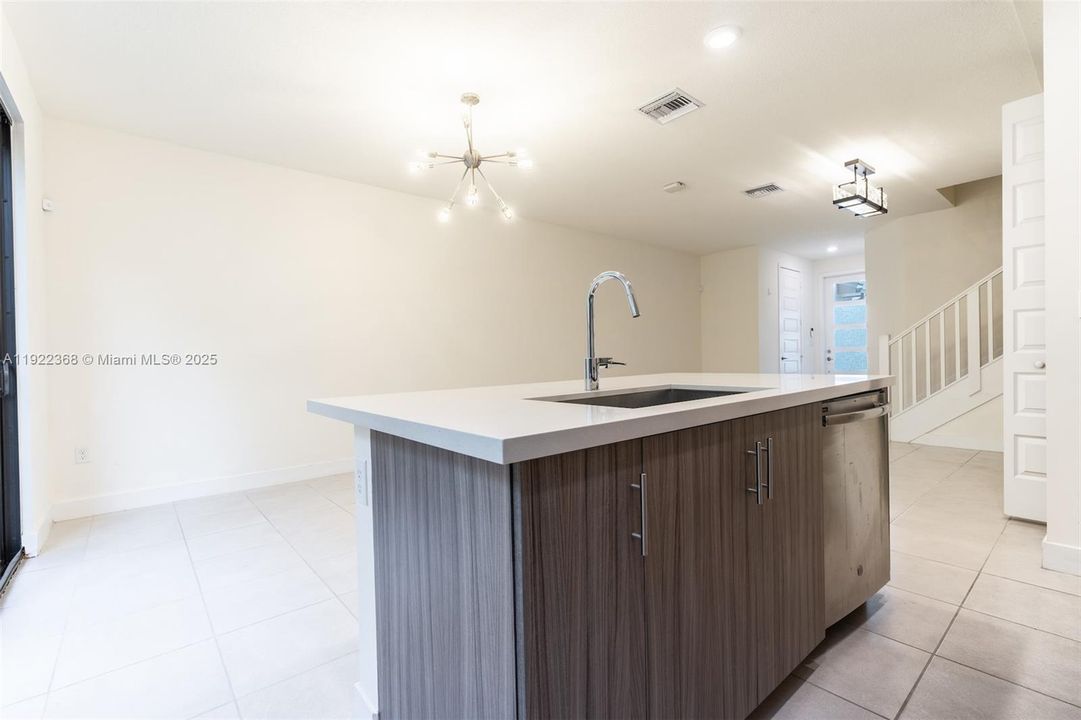 For Sale: $599,999 (3 beds, 2 baths, 1476 Square Feet)