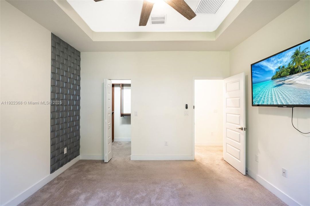 For Sale: $599,999 (3 beds, 2 baths, 1476 Square Feet)