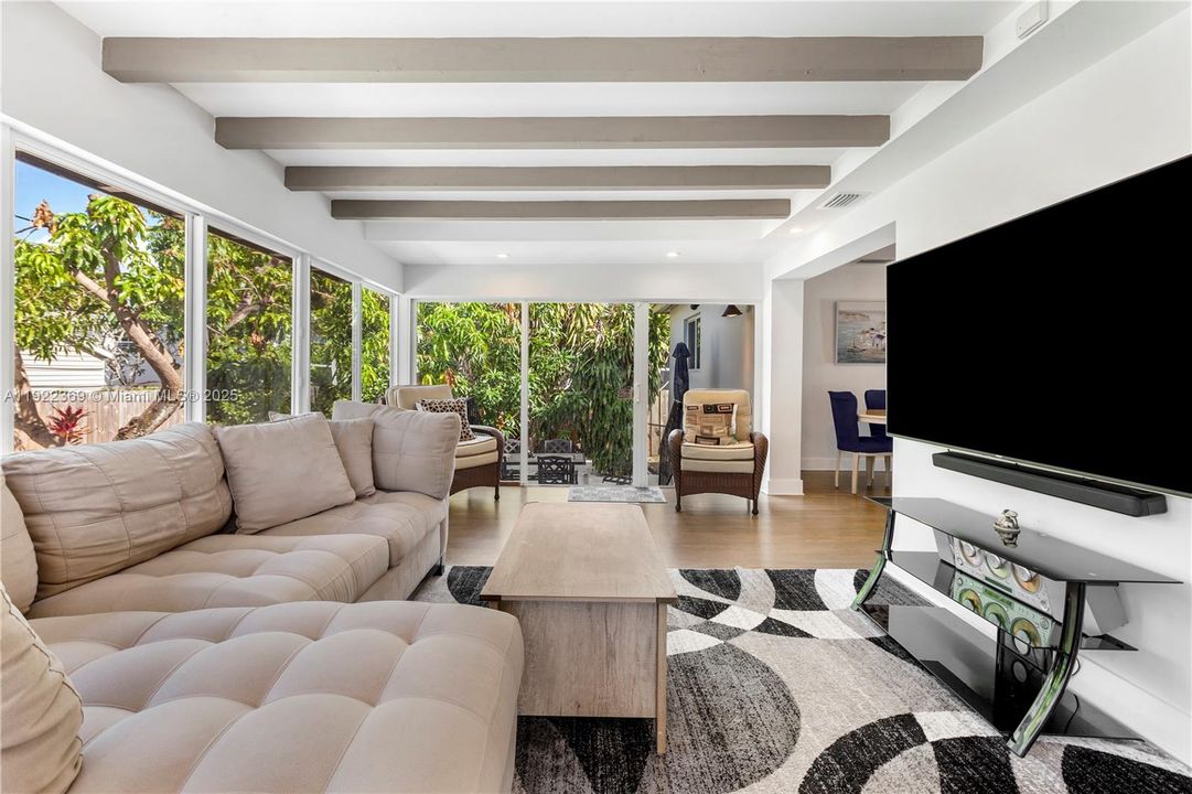 出租: $4,200 (3 贝兹, 3 浴室, 1276 平方英尺)