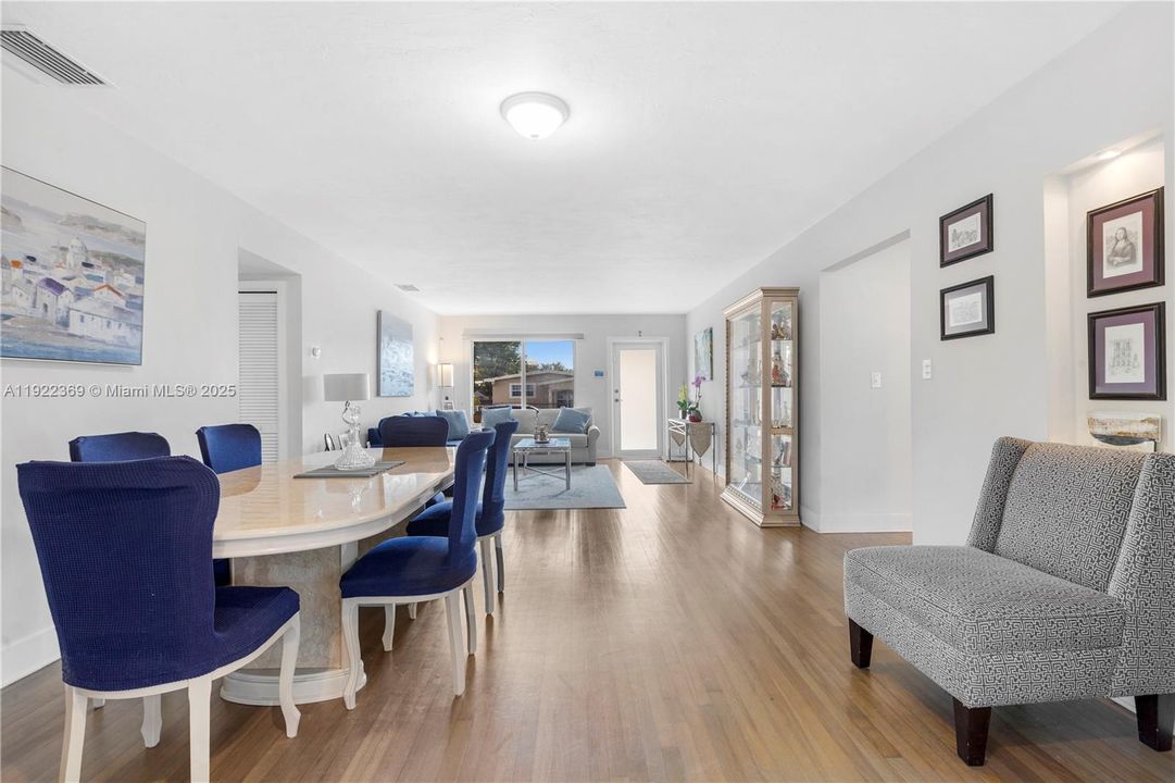 出租: $4,200 (3 贝兹, 3 浴室, 1276 平方英尺)